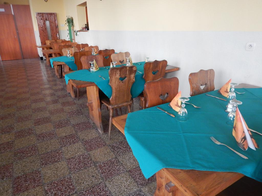 Penzion A Restauracia Pod Hradom, Turna Nad Bodvou المظهر الخارجي الصورة