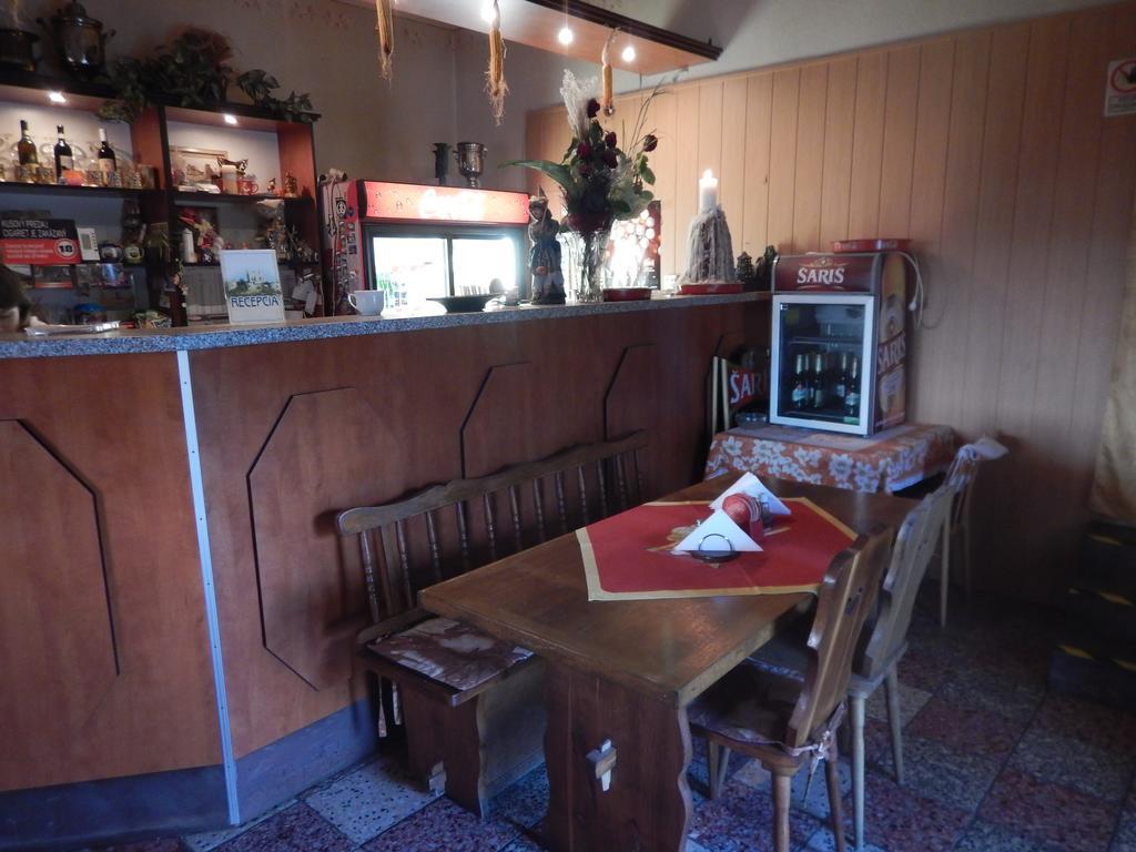 Penzion A Restauracia Pod Hradom, Turna Nad Bodvou المظهر الخارجي الصورة