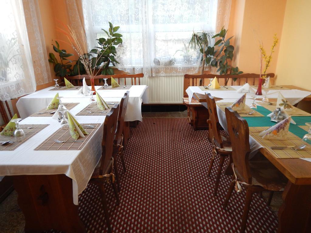 Penzion A Restauracia Pod Hradom, Turna Nad Bodvou المظهر الخارجي الصورة
