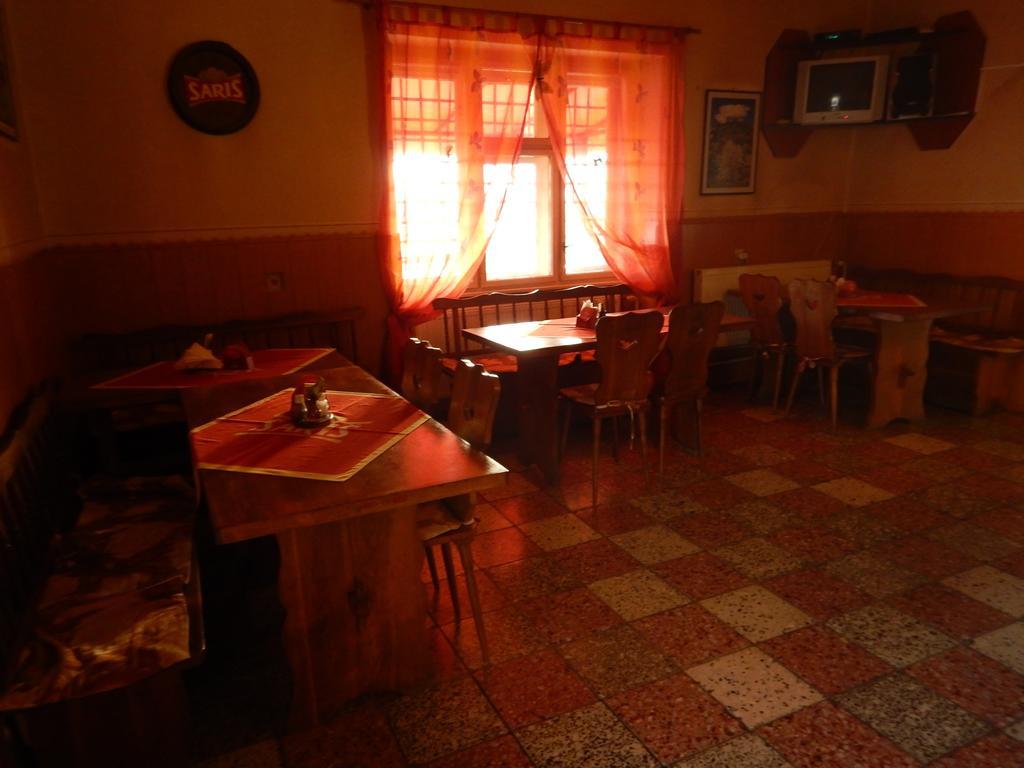 Penzion A Restauracia Pod Hradom, Turna Nad Bodvou المظهر الخارجي الصورة